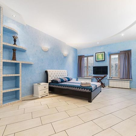 Classical Deribasivska 3-Bedrooms Apartment Odessa Esterno foto