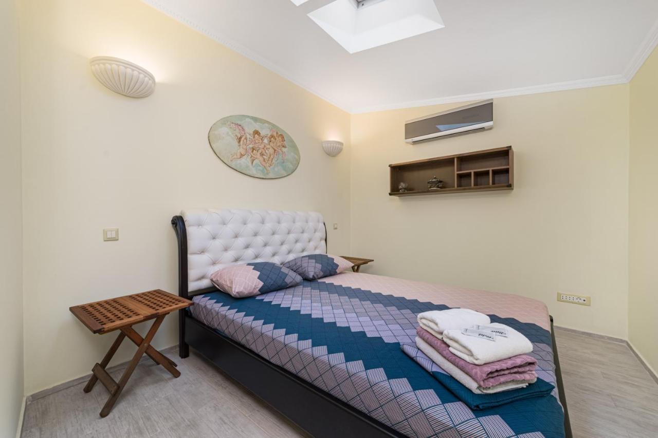 Classical Deribasivska 3-Bedrooms Apartment Odessa Esterno foto
