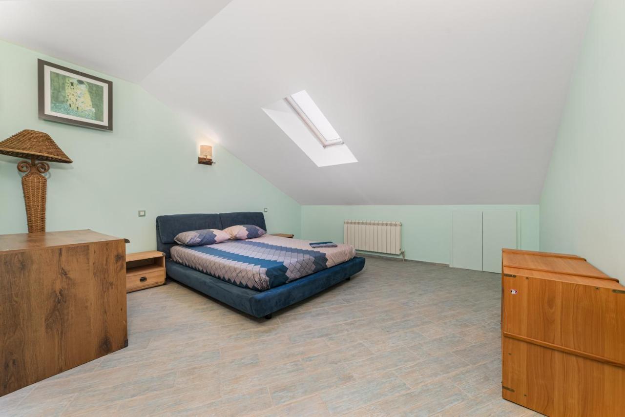 Classical Deribasivska 3-Bedrooms Apartment Odessa Esterno foto