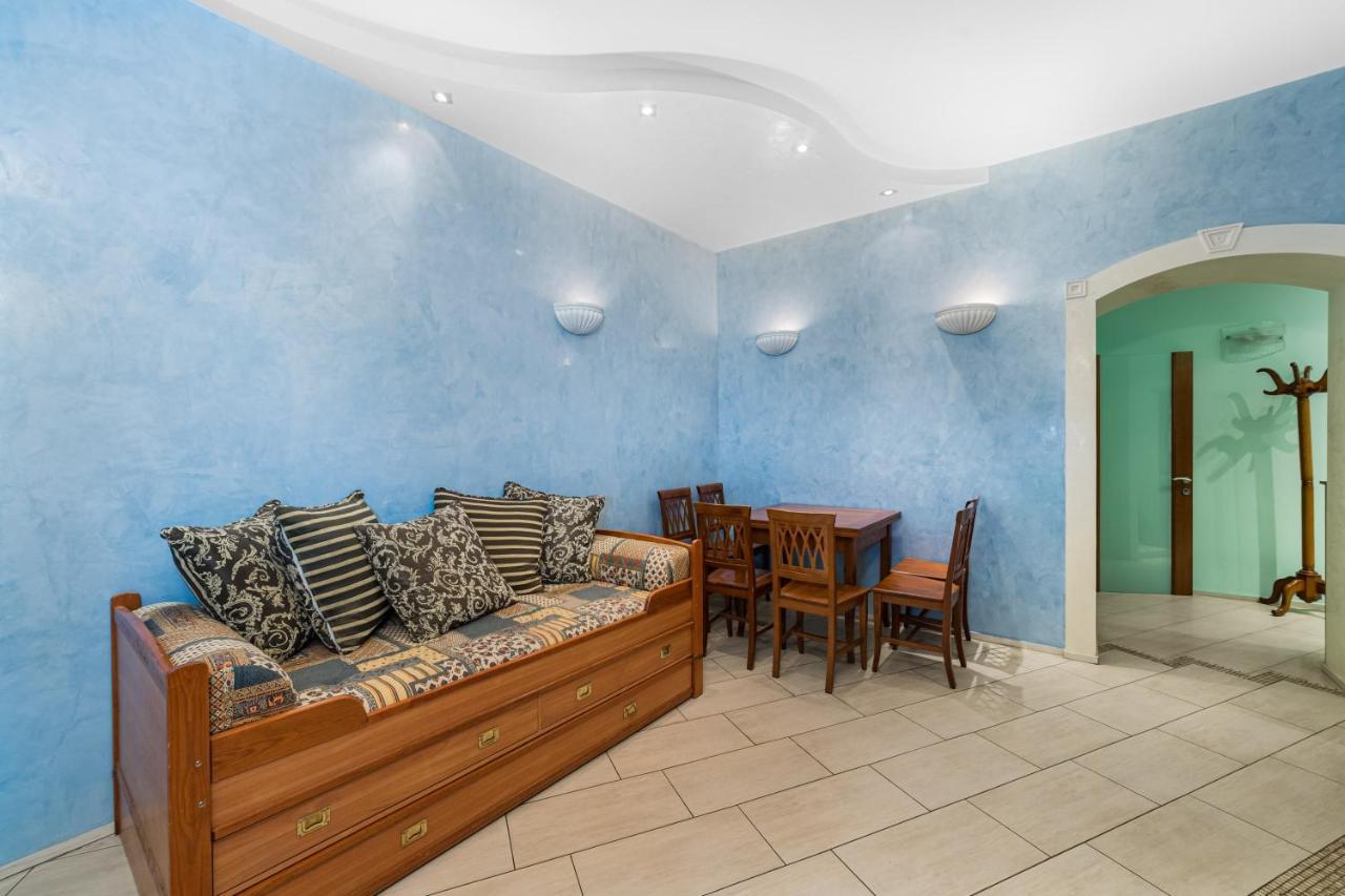 Classical Deribasivska 3-Bedrooms Apartment Odessa Esterno foto