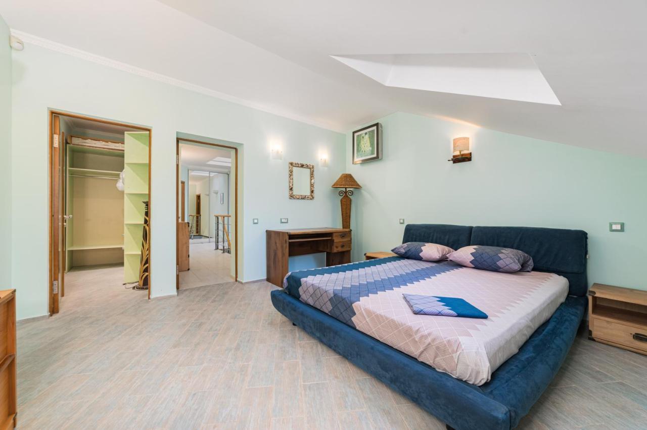 Classical Deribasivska 3-Bedrooms Apartment Odessa Esterno foto