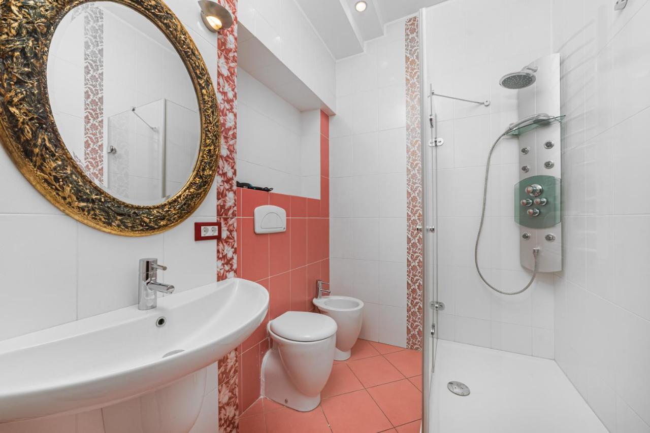 Classical Deribasivska 3-Bedrooms Apartment Odessa Esterno foto